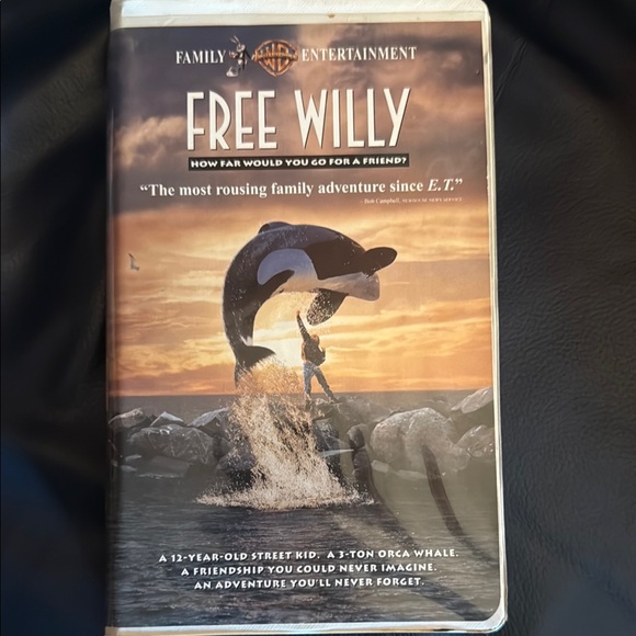 Warner Bros. Free Willy VHS - Picture 1 of 5